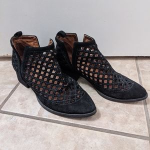 ❌SOLD❌Jeffrey Campbell Taggart cutout booties